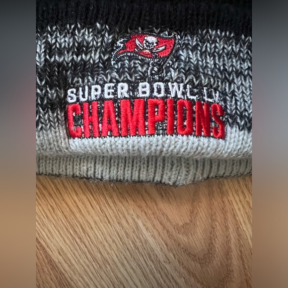 Tampa Bay Buccaneers Beanie NFL Super Bowl Champions Knit Hat Cap Pom Cuffed OS - Picture 2 of 8